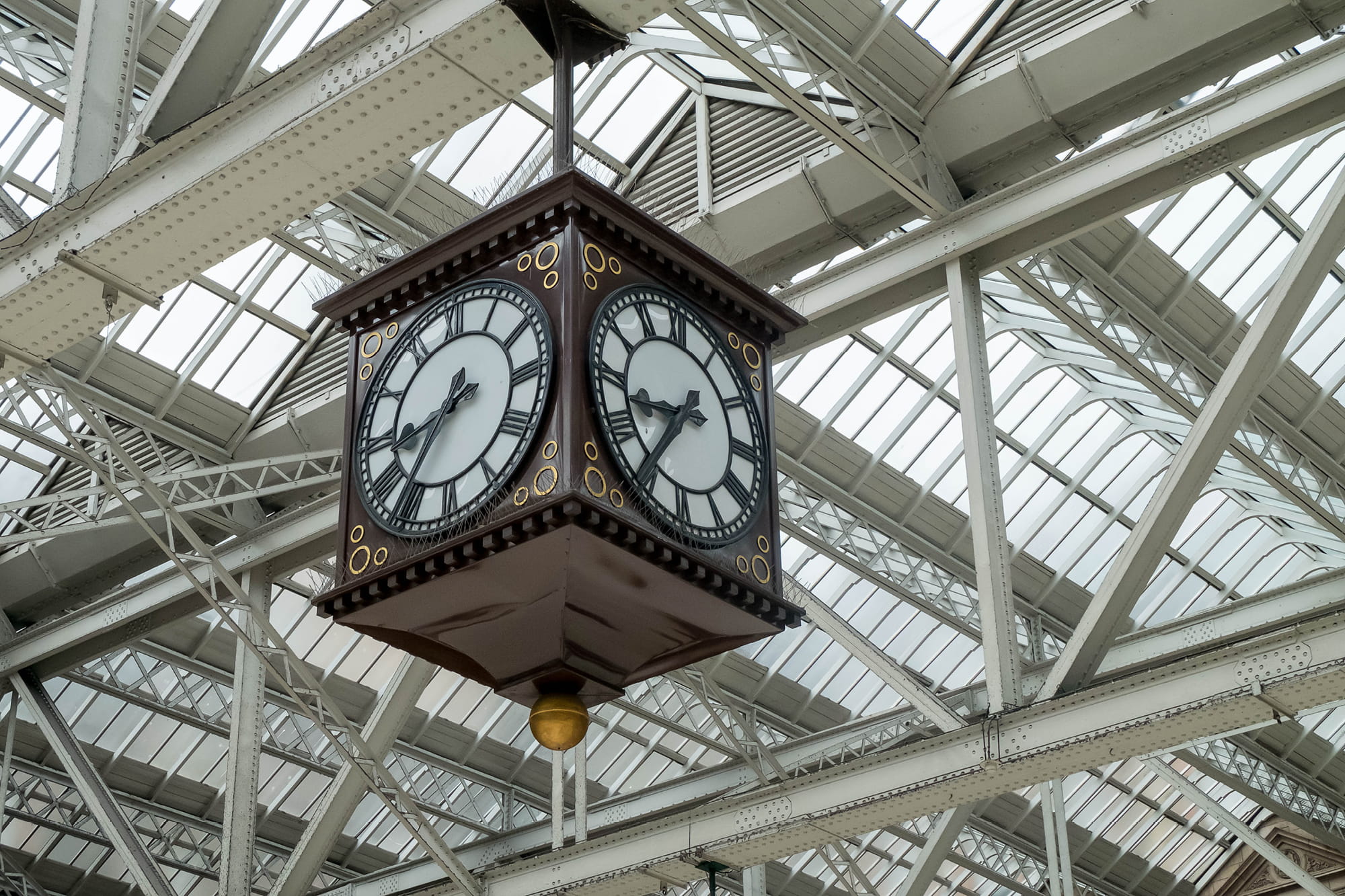 An image of a clock in Central Glasgow's train station