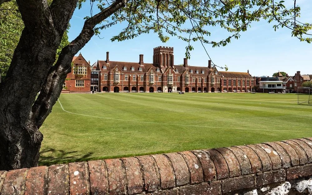 An image of a large stately building