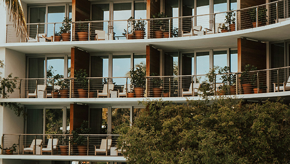 An image of the outside of a hotel