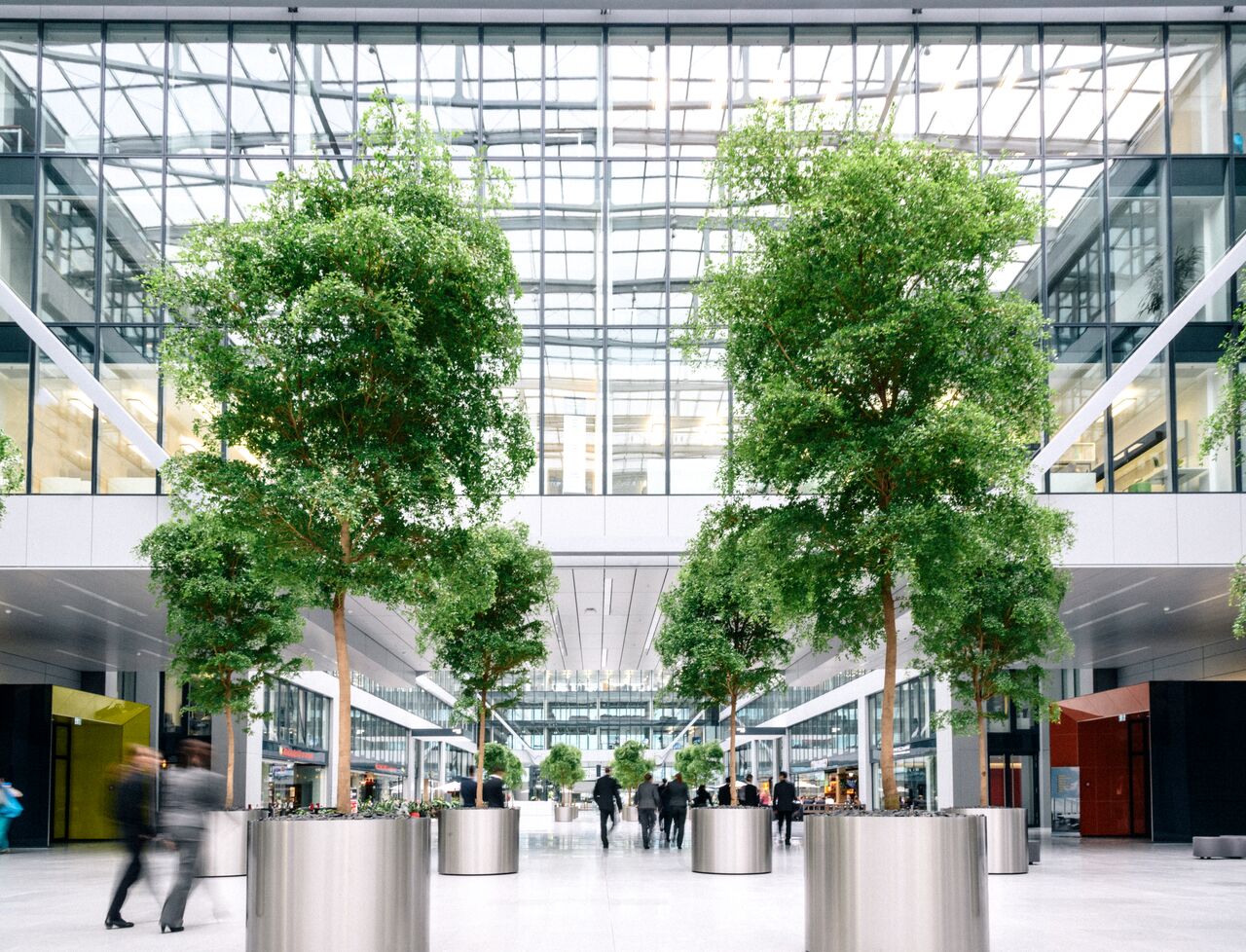 templafy-business-people-walking-through-lobby-of-modern-building